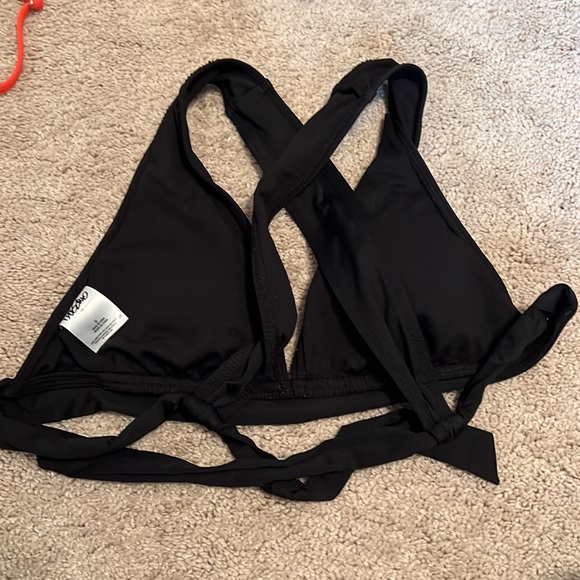 black bikini top, cross cross back, tie back, great condition! - Picture 2 of 3